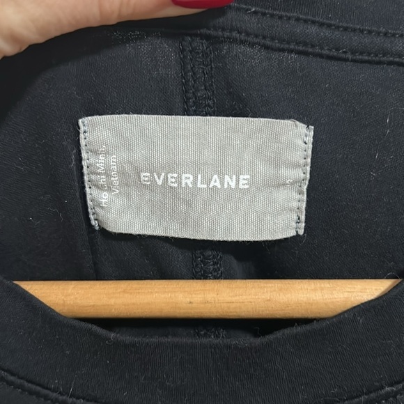 Elegant Black Midi Dress - Picture 4 of 7